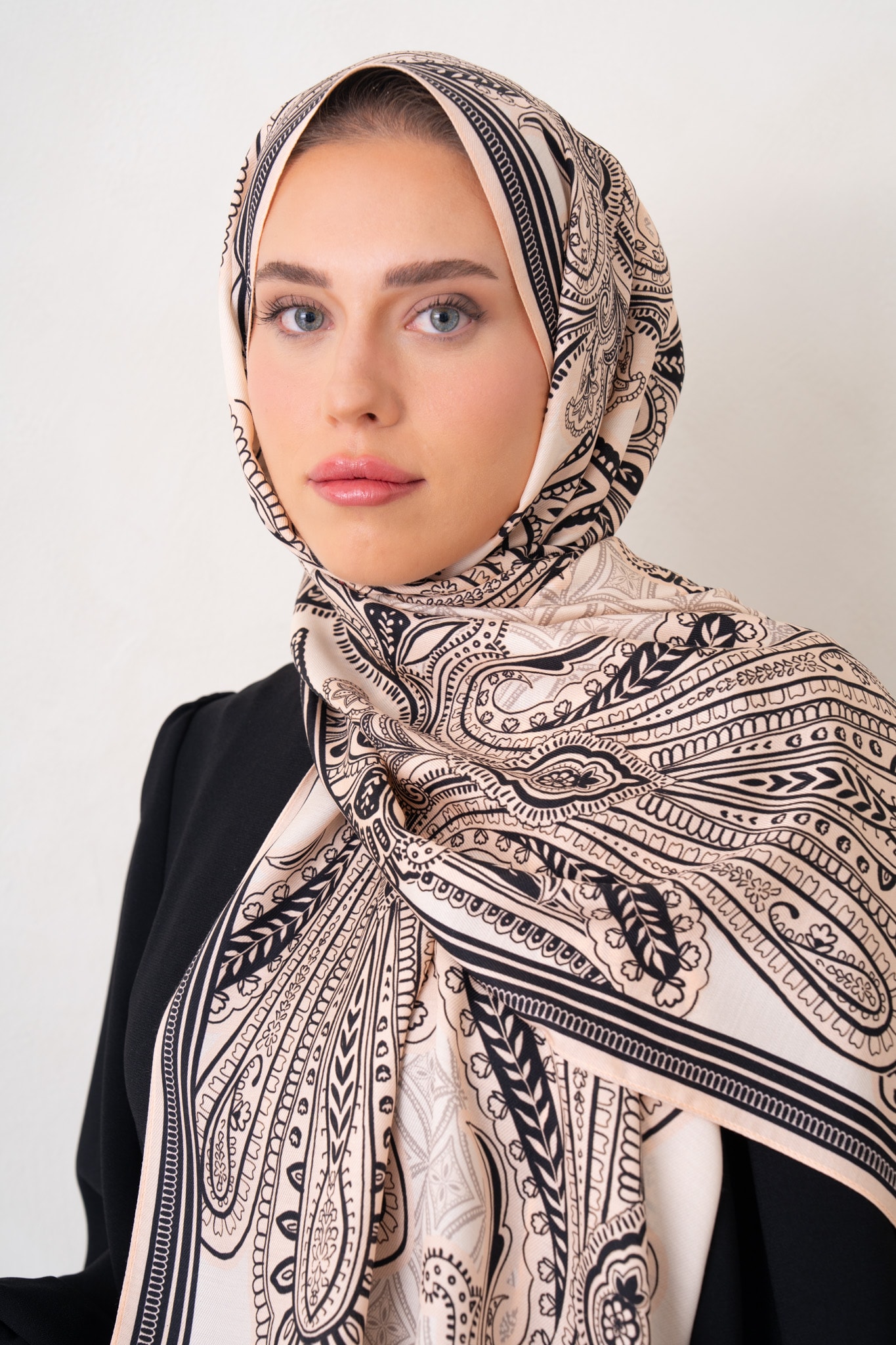 Warm Ivory Mosaic
